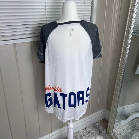 University of Florida Gators Short Sleeve T-Shirt Size Small - Picture 4 of 4
